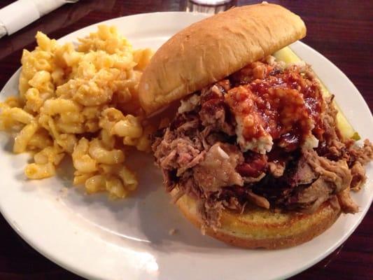 Pulled Pork sandwich - Memphis style. yum