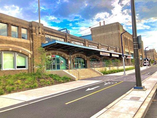 Pier 5 Marina storefront / entrance