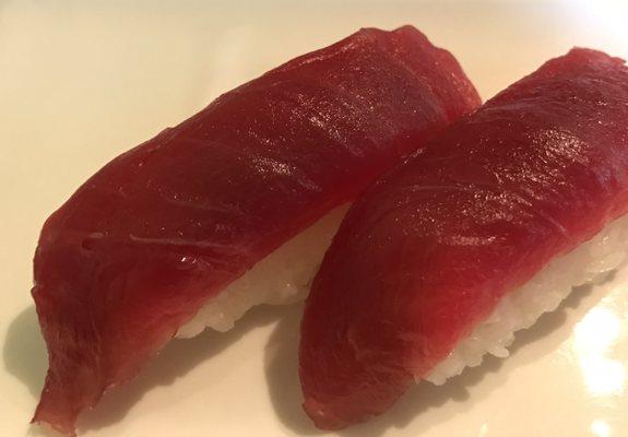 Tuna nigiri