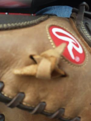 Thumb strap of first baseman glove