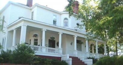 The Simmons-Bond Inn in downtown, Toccoa, GA