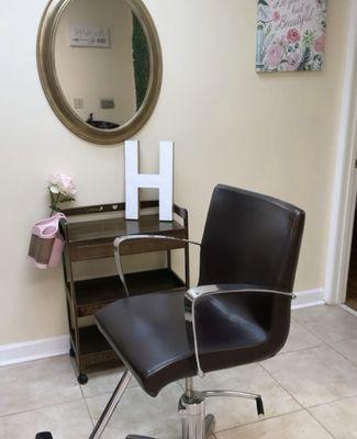 Hair/Make-Up Booth Available for Rent. Text/Call 770-376-7216