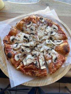 Medium mushroom pizza