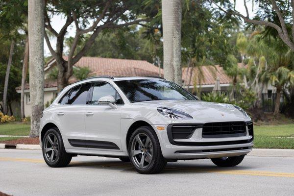 Chalk Porsche Macan