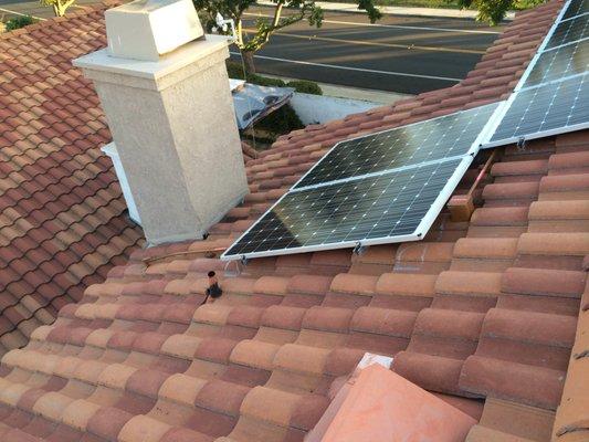 Mr. Build Solar  9238 W. Pico Blvd.  Los Angeles, CA. 310-275-9910
http://mrbuildsolar.com/