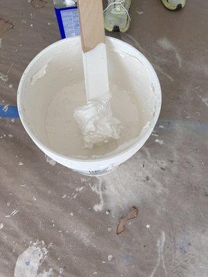 The blogs of paint on each bucket of paint