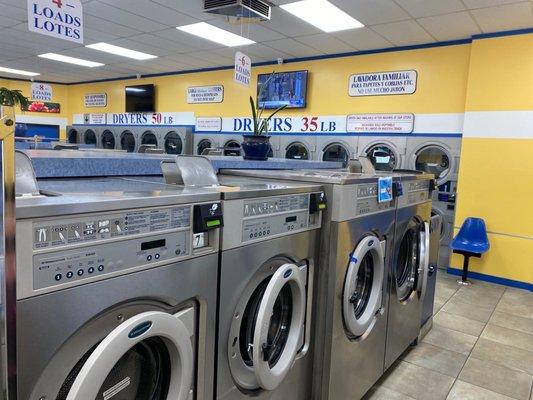 Beautiful laundromat with amazing washers