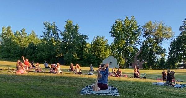 Outdoor yoga in the dummer