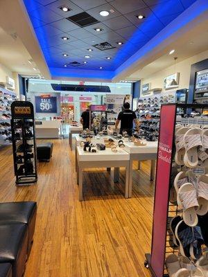 SKECHERS Retail