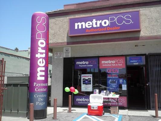 Thes Best metroPCS Store in Long Beach! perhaps in California! :)