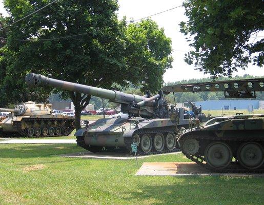 M10A1 8-INCH SELF-PROPELLED HOWITZER