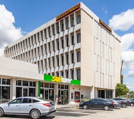 3325 Hollywood Blvd Hollywood, FL 33021
6 Office Spaces Available Now! - Call 305.469.1497