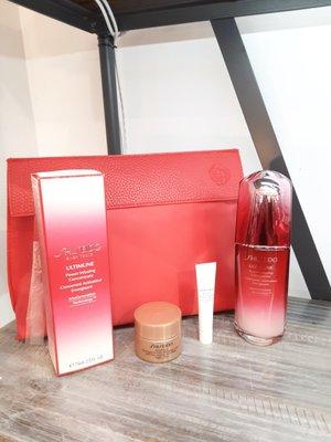 Special Holiday Pack from Shiseido: deluxe free samples and a bag when purchasing the 75mL Ultimune serum