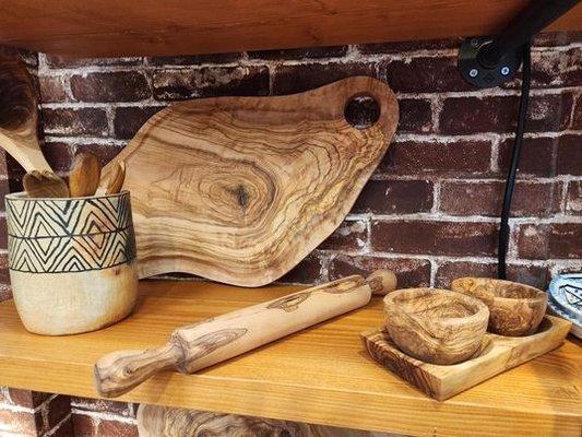 Olive wood cutting boards,
different style and size..
Easy care, Organic