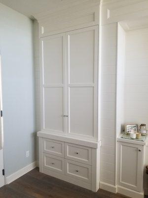 Custom built-in cabinet, modern shaker door style, spray-painted, engineering wood floors, base molding and ship lap on accent wall.