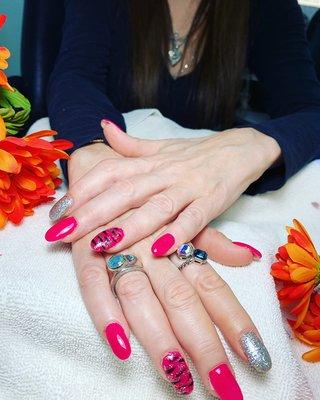 Another happy customer with beautiful nails design.