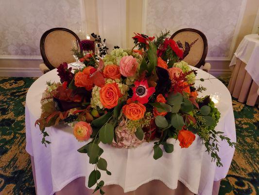 Sweetheart Table flowers at The Molly Pitcher Inn