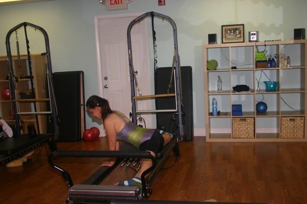 Pilates Reformer, splits.