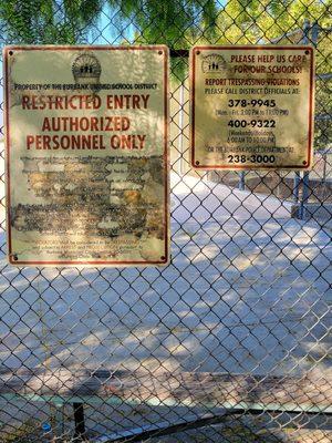 Restricted Entry Sign (07/04/21). @JoaquinMillerPark #Burbank #Park #PetFriendly #FamilyFun #OptOutside