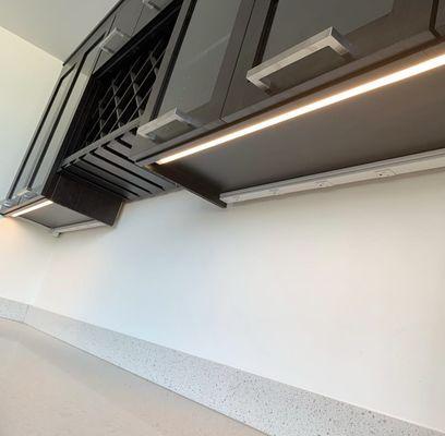 Under cabinet LED lighting