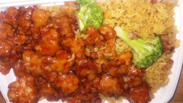 Sesame chicken platter. Huge portion also comes with a egg roll. DELICIOUS