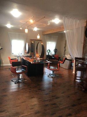 Salon di stile, 6th Avenue Style Lounge