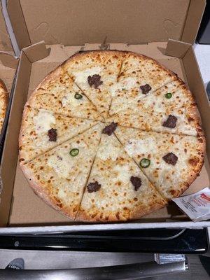 Large sausages honey pizza. Truly a disappointment.