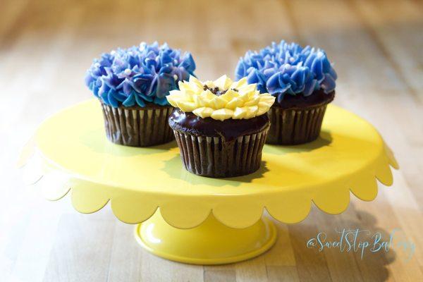 Chocolate Cupcakes with Buttercream Flowers