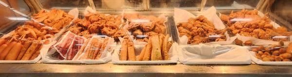 Bought 10pc dark = 5 each drumsticks & 5 thighs for $9.99. Very nice deli/hot food staff on this Sunday AM. (6/23/24)