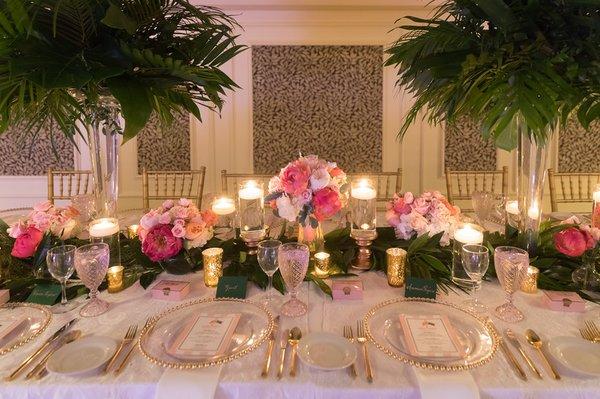 Beautiful garlands and tropical greens for this wedding center piece. Florida and Carolina Garlands Vero Beach Wedding
V