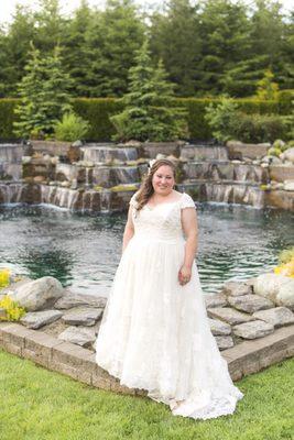 The heart shaped fountain is such an awesome feature and beautiful photo background!