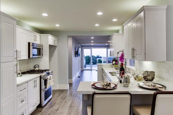 Kitchen remodel maximizing space and functionality