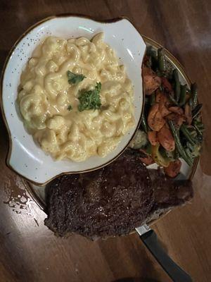 Ribeye steak with veggies and Mac and cheese