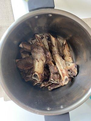 Golden beef bones for broth: full recipe @ anajanedelights.blogspot.com