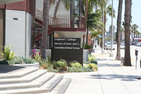 Street Sign from Wilshire Blvd between 18th and 19th