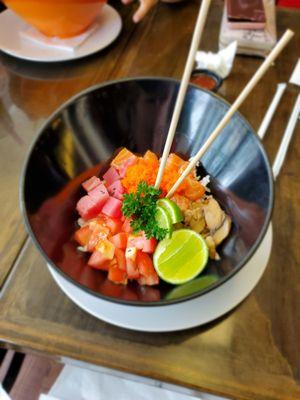 Salmon and tuna bowl with white rice and a few veggies.