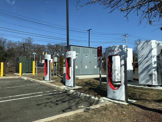 West Hartford Tesla Supercharger