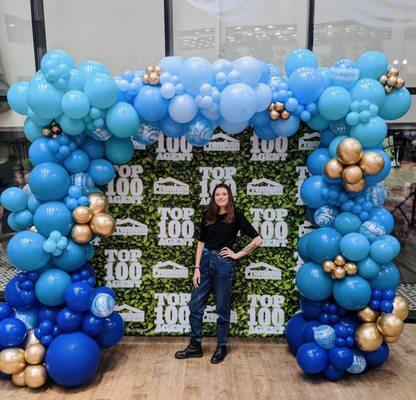 Organic balloon arches in any size for your backdrop photos!