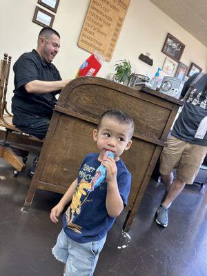 Headlines Barber Shop