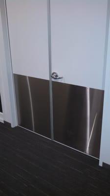 Custom Stainless Door Armor and Kick Plate
#sheetmetal #security #campbell #kickplate #precisionmetalworks