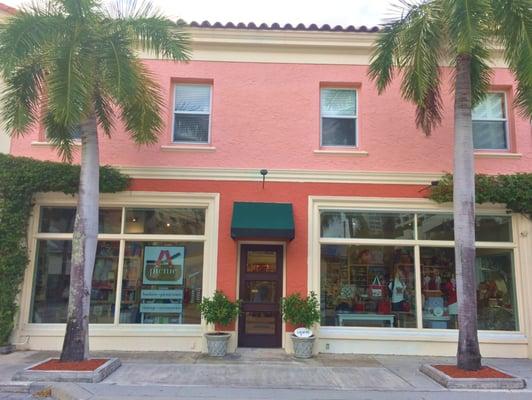 picnic fashion, on the corner of Gardenia Street and South Olive Avenue in downtown West Palm Beach, FL