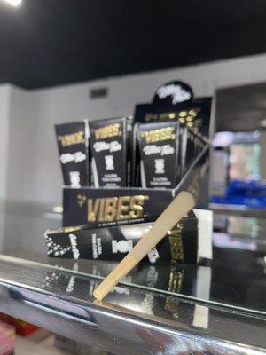 VIBES 
Ultra thin fine rolling paper