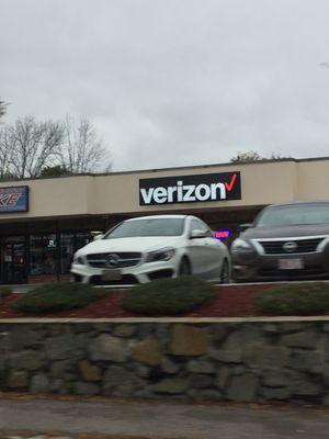 Verizon of Foxborough -- 211 North Street, Junction of Route 1 / Washington Street, Foxborough                Storefront