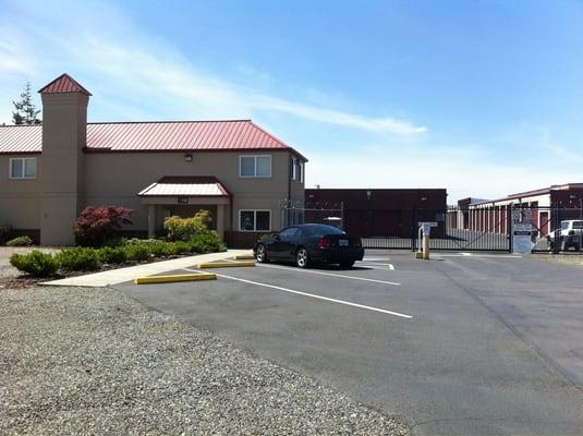 Enumclaw Self Storage Office and Entry