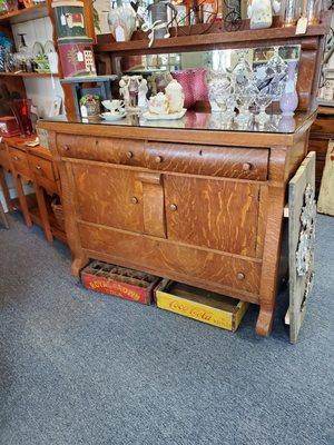 Antique Tiger Oak Dresser/buffet,