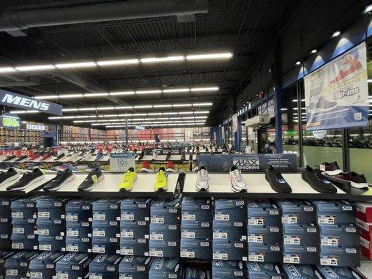 SKECHERS Warehouse Outlet