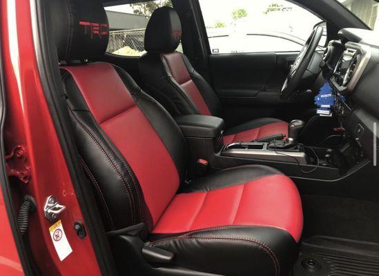 Toyota Tacoma TRD 2018 Two tone custom made seat covers in colors Red & Black!! #fivestarupholstery  #custommadeseatcovers #toyotatacomatrd