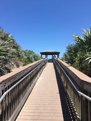 Well maintained walkway to beach