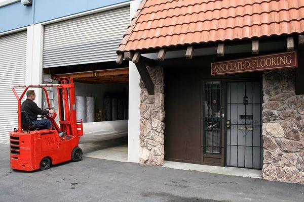 Warehouse Showroom in Pacheco/Martinez