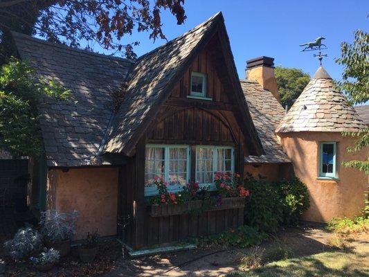 An olde English-Irish Cottage